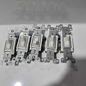 (5-Pk) Leviton Toggle Framed 3-Way AC Quiet Switch 15Amp 120V White 1453-2WM